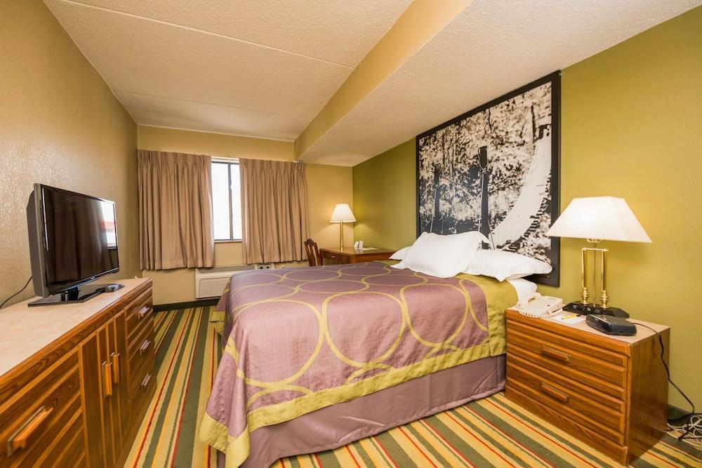 Super 8 By Wyndham Frederick Hotel Ngoại thất bức ảnh