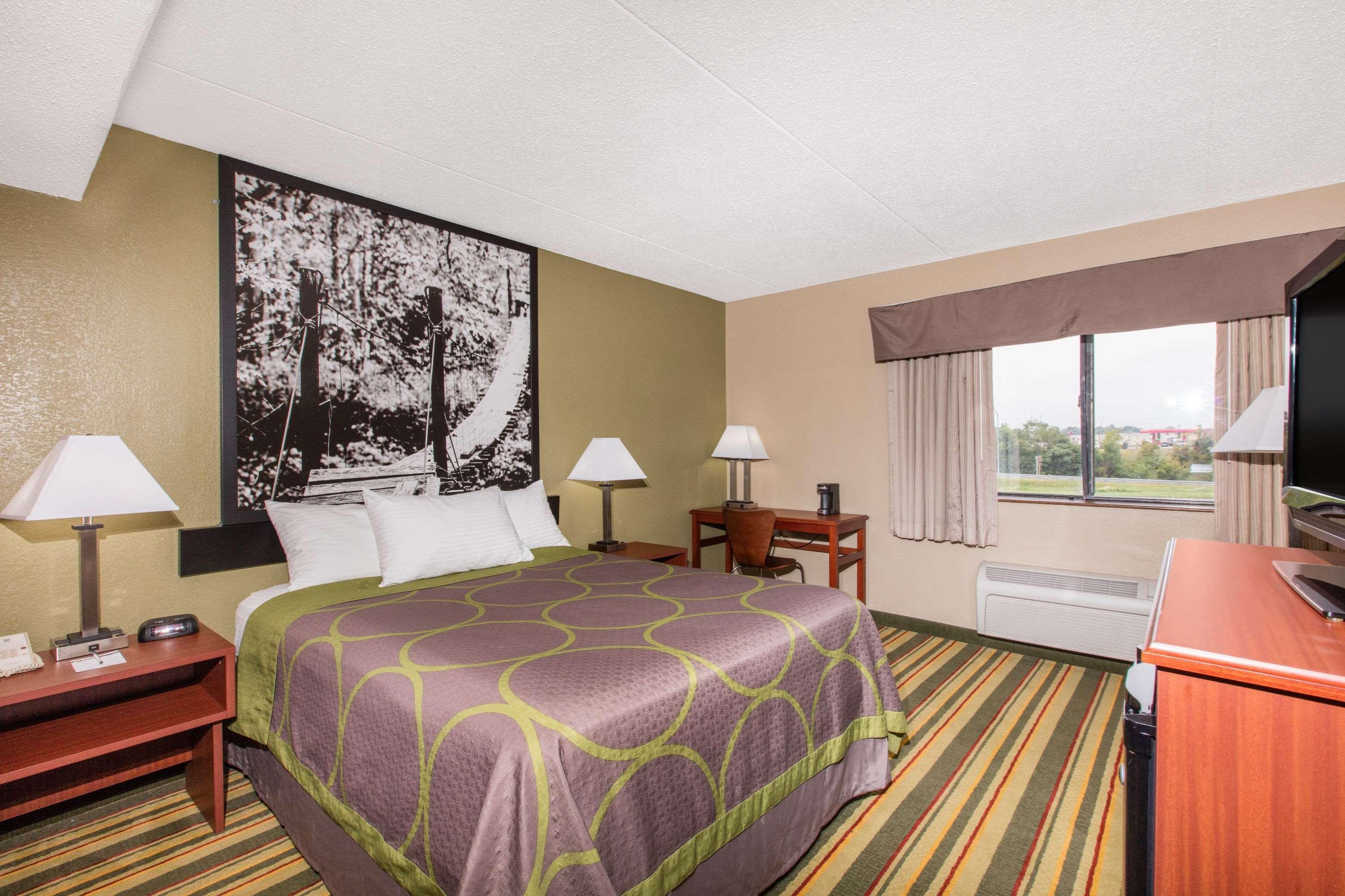 Super 8 By Wyndham Frederick Hotel Ngoại thất bức ảnh