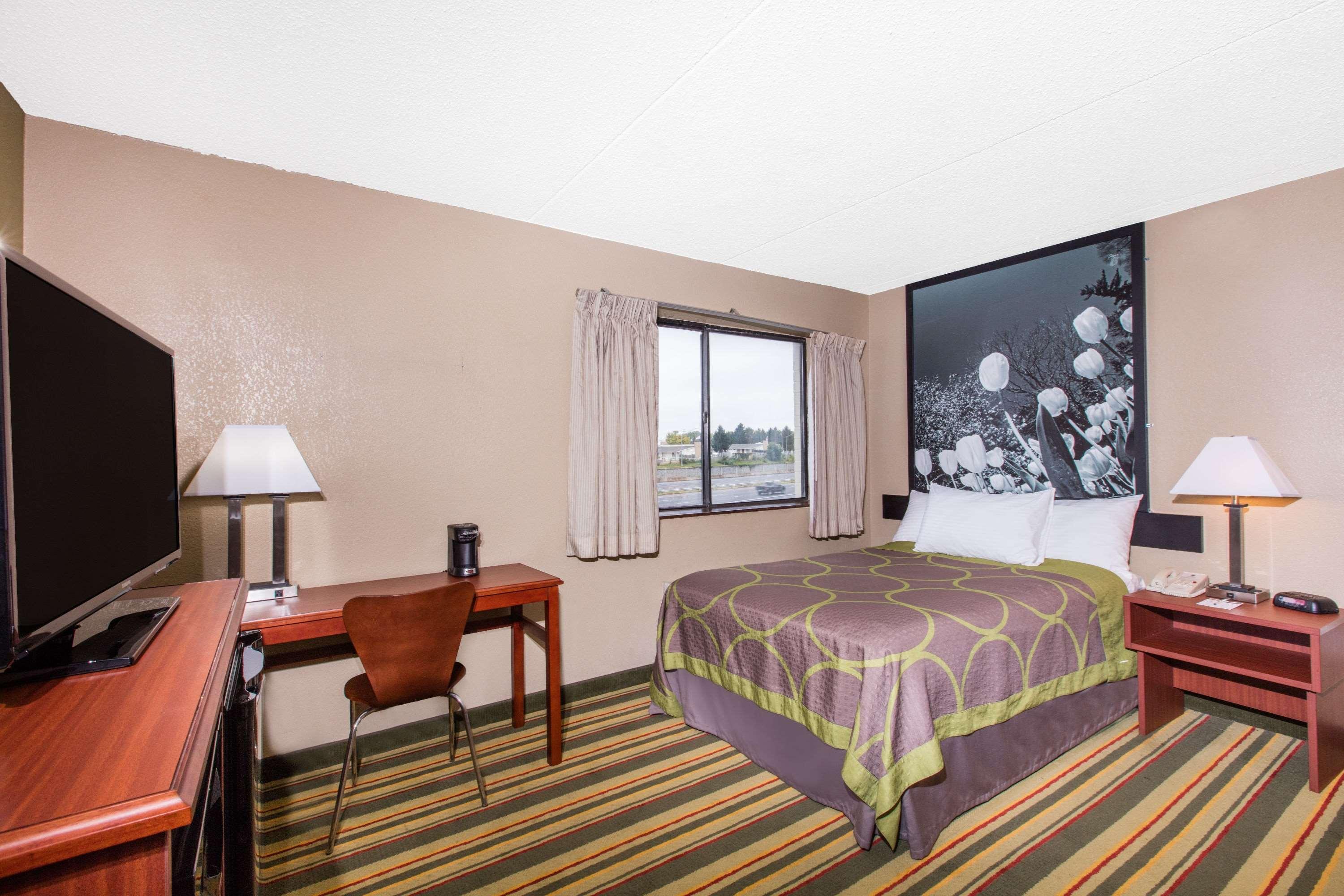 Super 8 By Wyndham Frederick Hotel Ngoại thất bức ảnh