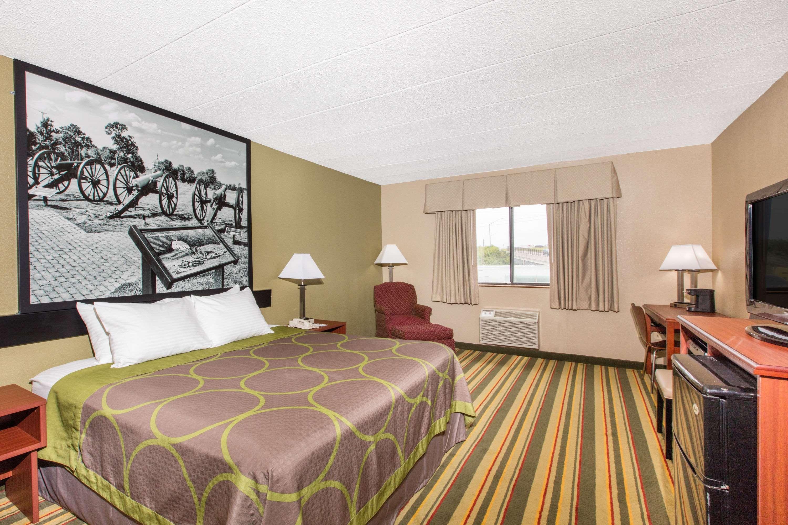 Super 8 By Wyndham Frederick Hotel Ngoại thất bức ảnh