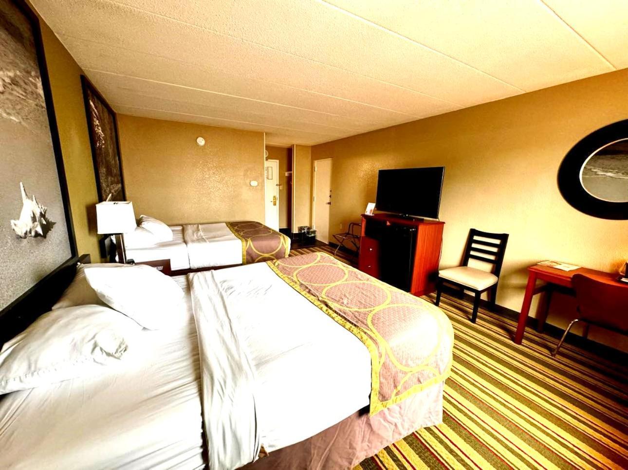 Super 8 By Wyndham Frederick Hotel Ngoại thất bức ảnh