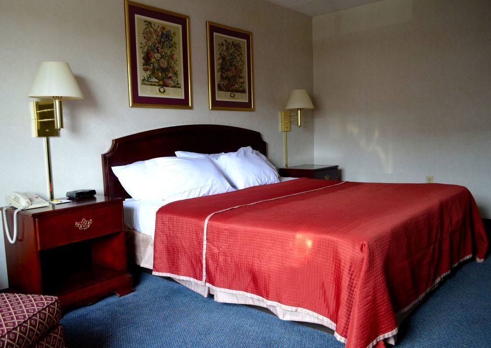 Super 8 By Wyndham Frederick Hotel Ngoại thất bức ảnh