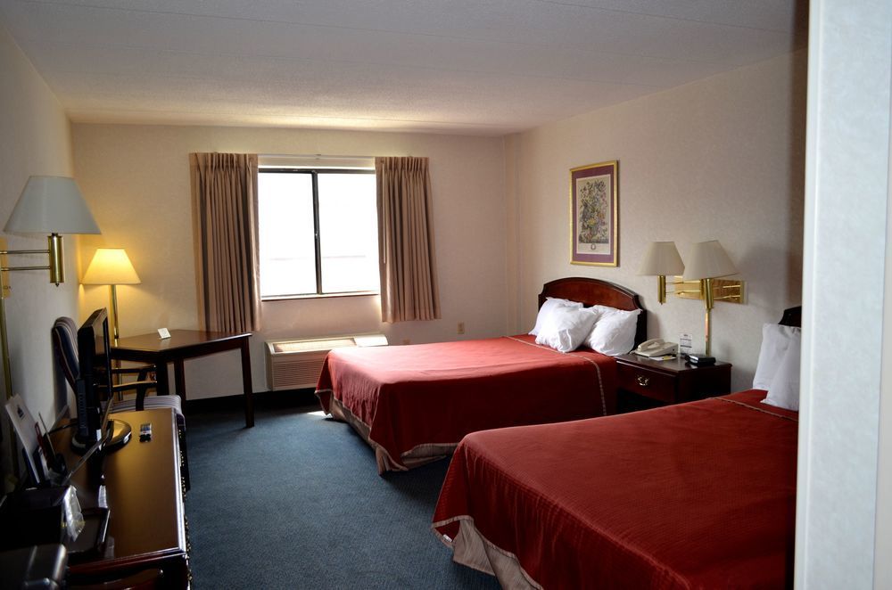 Super 8 By Wyndham Frederick Hotel Ngoại thất bức ảnh