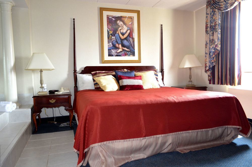 Super 8 By Wyndham Frederick Hotel Ngoại thất bức ảnh