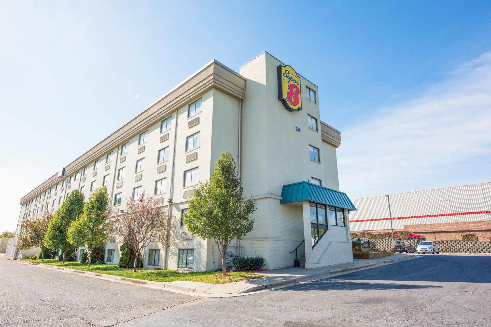 Super 8 By Wyndham Frederick Hotel Ngoại thất bức ảnh