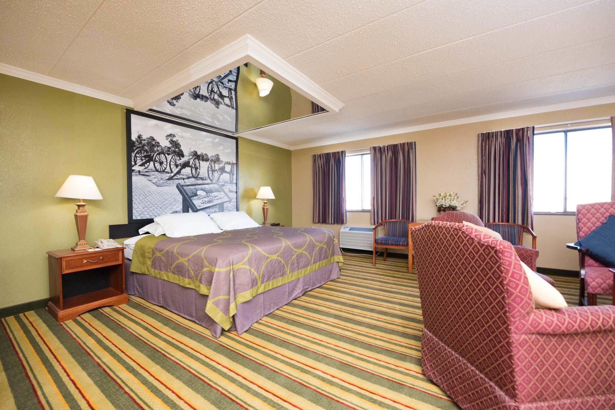 Super 8 By Wyndham Frederick Hotel Ngoại thất bức ảnh