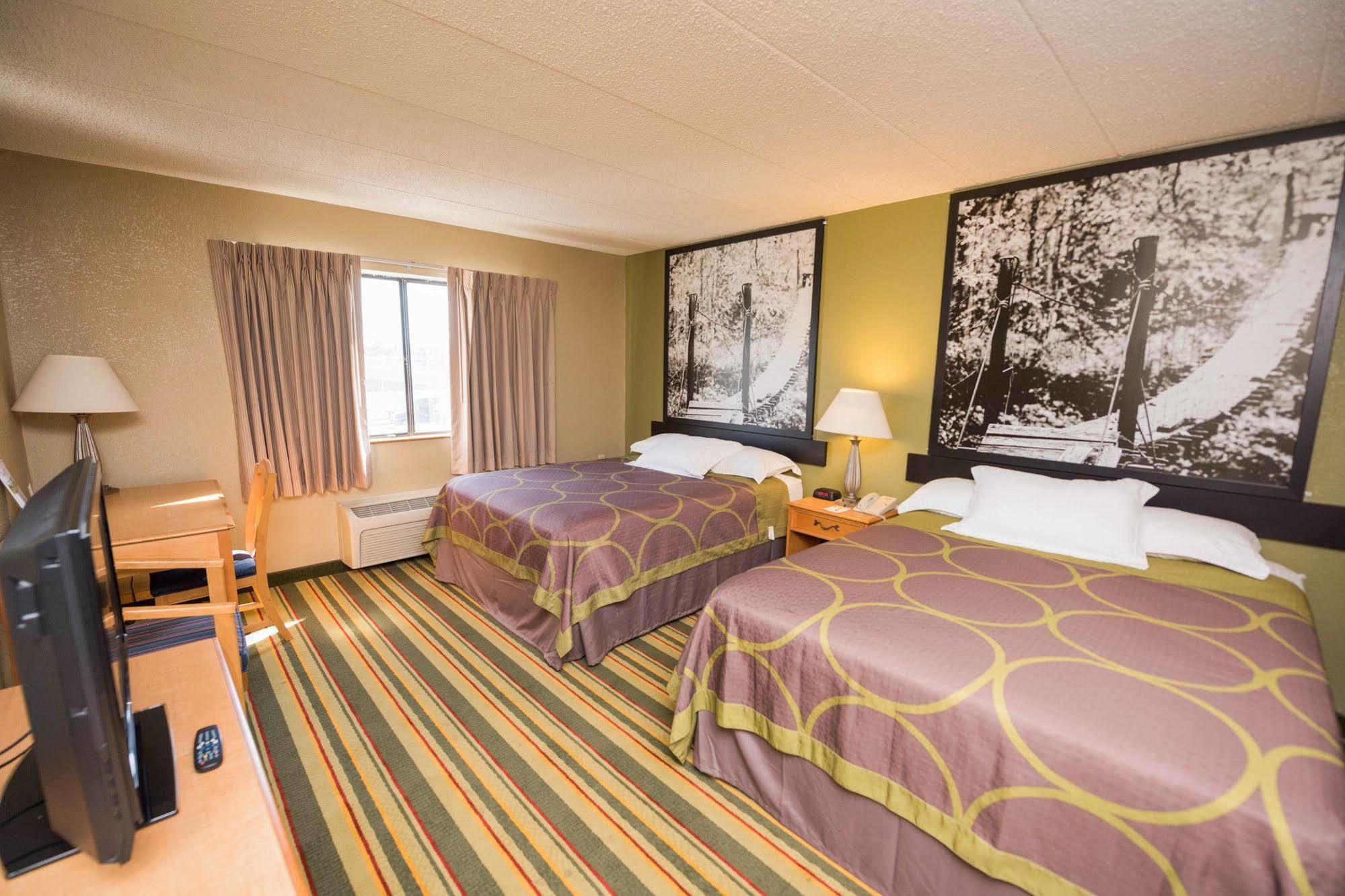 Super 8 By Wyndham Frederick Hotel Ngoại thất bức ảnh