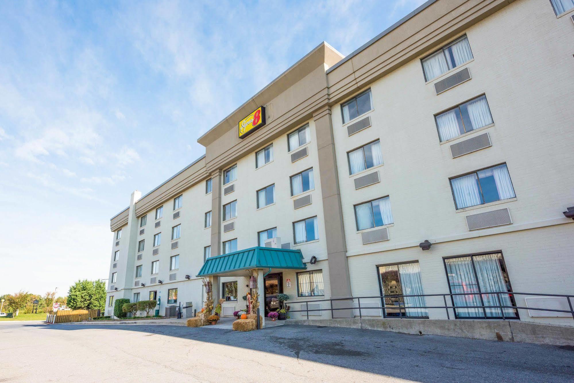 Super 8 By Wyndham Frederick Hotel Ngoại thất bức ảnh