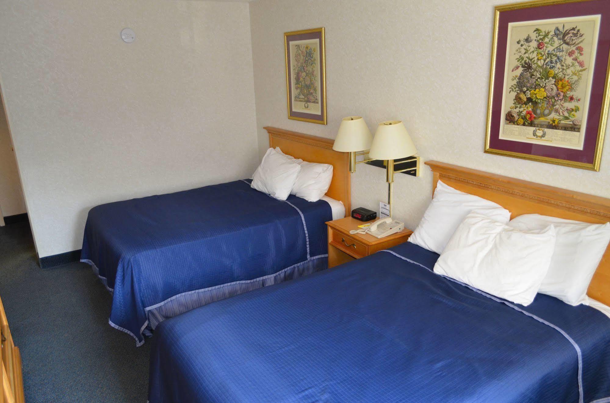 Super 8 By Wyndham Frederick Hotel Ngoại thất bức ảnh